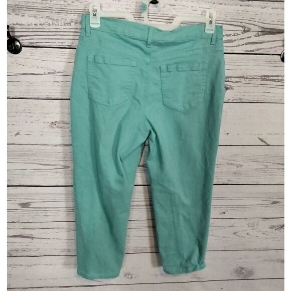 "Gloria Vanderbilt" woman's cropped pants. - Picture 4 of 9